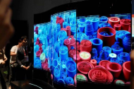 LG Unveils Double-Sided, Tri-Folding OLED Display.jpg