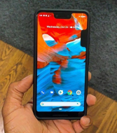 Google’s Pixel 3 XL glitch adds extra notch on screen.jpg