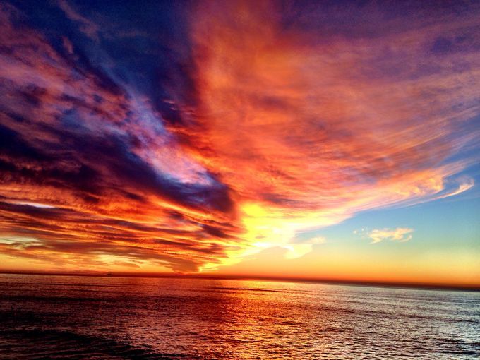 A split sunset over Sunset Cliffs In San Diego.jpg