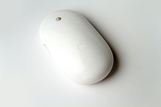 Apple mouse - 01b Mighty Mouse Wireless (clip small).jpg