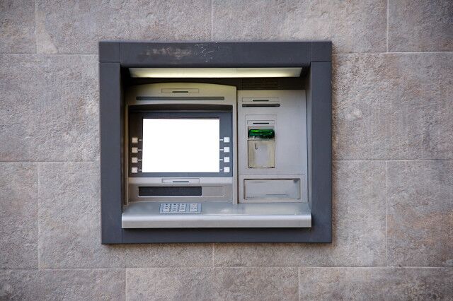 95% of ATM machines still use Windows XP, and will be exposed to vulnerabilities after April 8.jpg