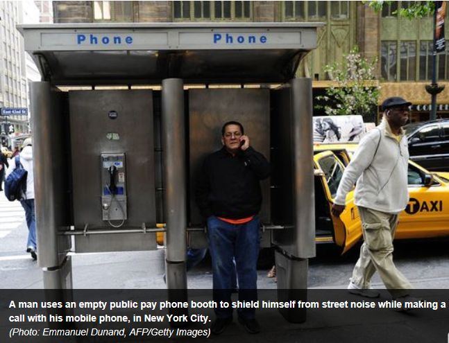 NYC plan would replace pay phones with Wi-Fi hubs.jpg